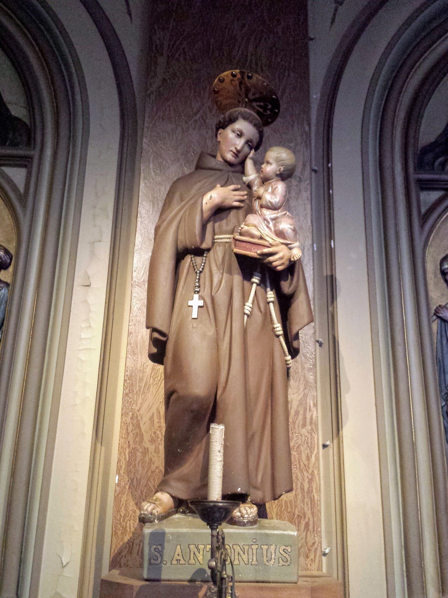 'Me ajuda, Santo Antônio'? Devoção ao santo 'casamenteiro' vai além da busca por par romântico; entenda