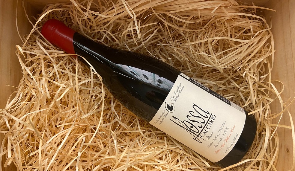 Nossa Calcário Tinto é um vinho premiadíssimo produzido com uvas de vinhas velhas. — Foto: Divulgação.