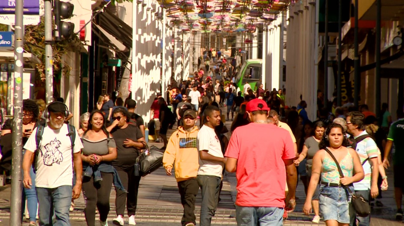 Comércio da RMC espera faturar R$ 6,9 bilhões em vendas e contratar 13,6 mil temporários no Natal