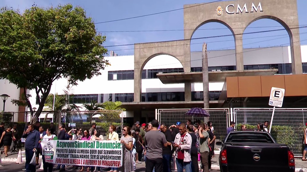 Professores e sindicatos protestam contra reforma da Previdência em Manaus