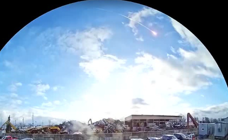 Meteoro cruza céu em plena luz do dia nos EUA e provoca estrondo ouvido por moradores