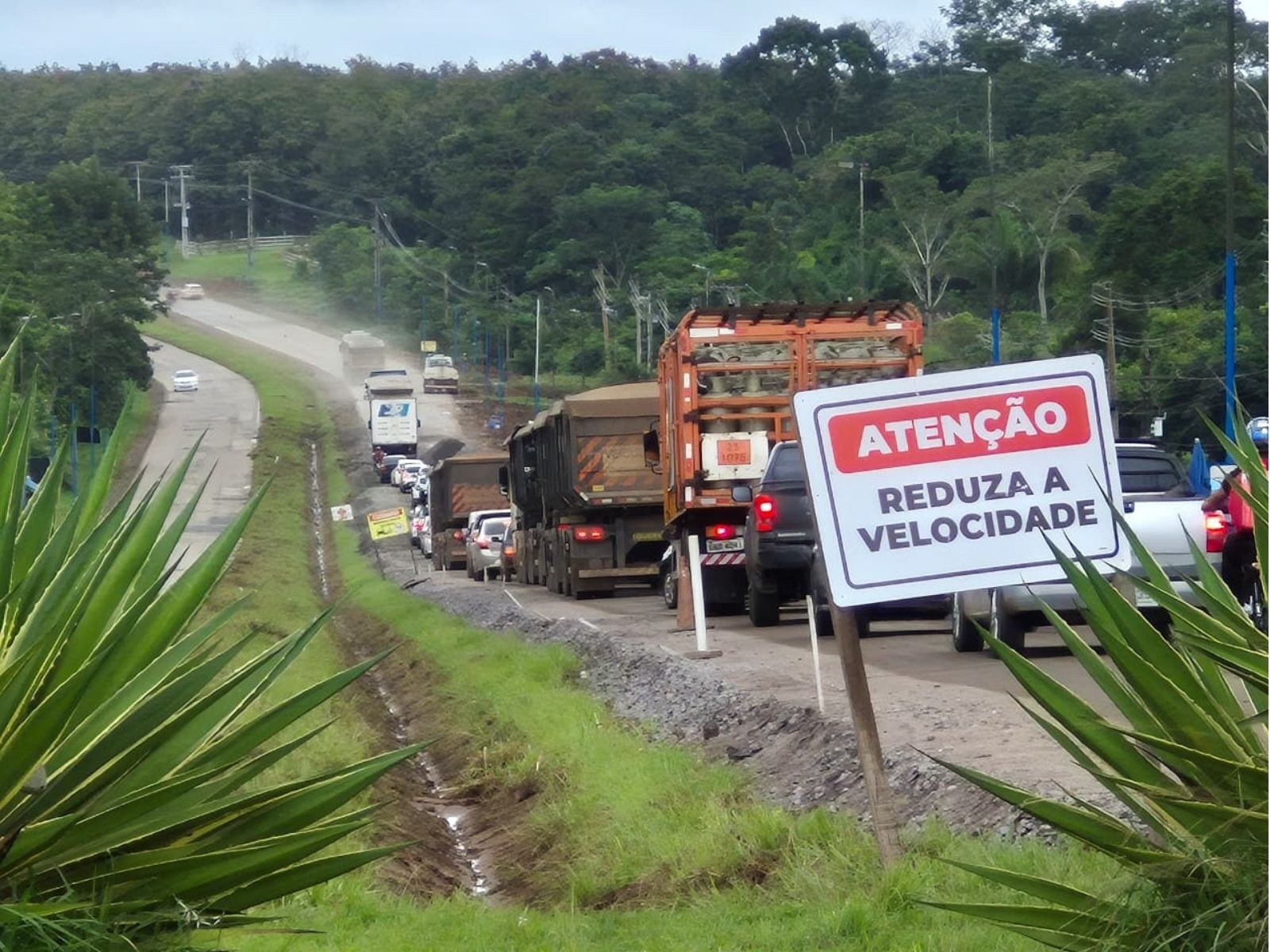 Obra na estrada do aeroporto altera trânsito na BR-364 em Rio Branco; motoristas devem redobrar atenção