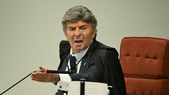 Fux se contradiz em voto, e gabinete fala em erro de digitação - Ministro apresentou duas teses sobre a relação entre os crimes de tentativa de golpe de Estado e de tentativa de abolição do Estado Democrático de Direito.