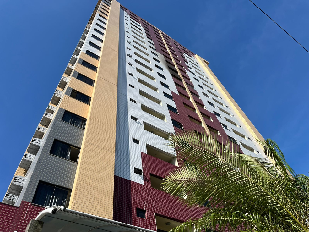 Hotel onde ocorreu o incêndio que deixou casal morto fica localizado na Praia de Iracema, em Fortaleza. — Foto: Brenda Albuquerque/ SVM