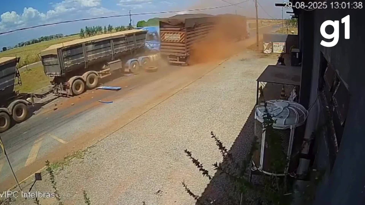 VÍDEO: motorista se distrai e atinge traseira de carreta em MT