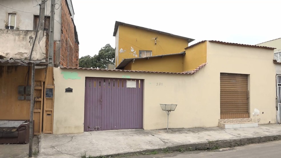 Costureira é morta a facadas dentro de casa no Espírito Santo, Serra. Para a família, enteado é suspeito. — Foto: Reprodução TV Gazeta