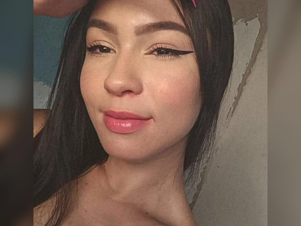Allana Martins Silva, de 18 anos, foi morta a facadas pelo namorado adolescente em Crateús. — Foto: Arquivo pessoal