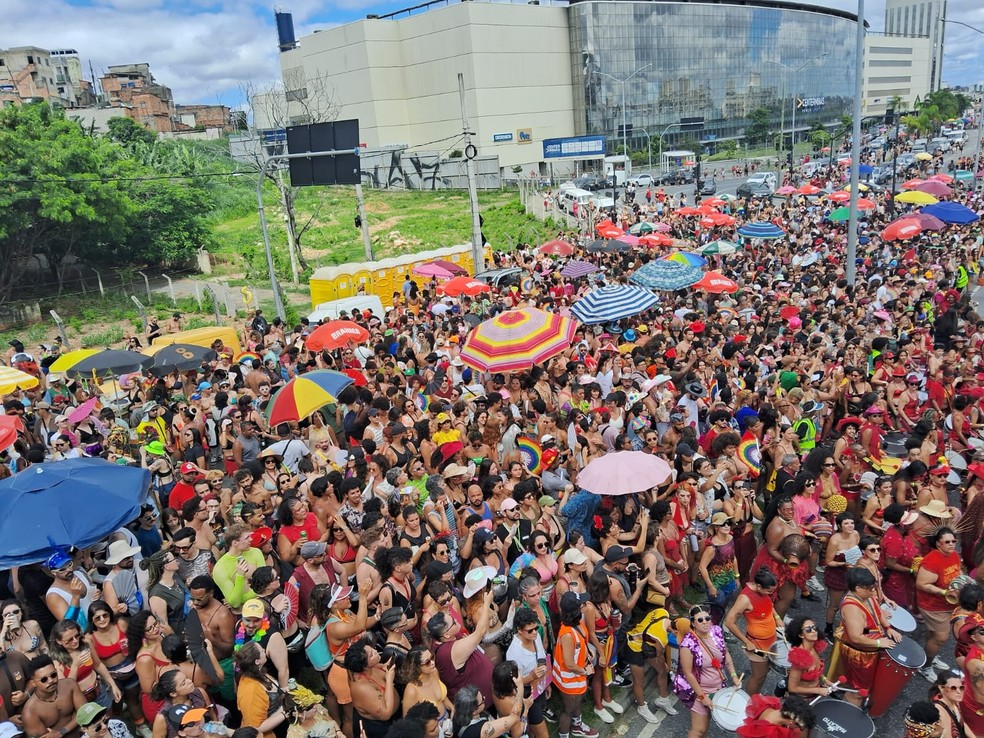 Carnaval 2026 em BH: foliões no bloco Truck do Desejo, na terça-feira (17) — Foto: Larissa Bernardes/TV Globo