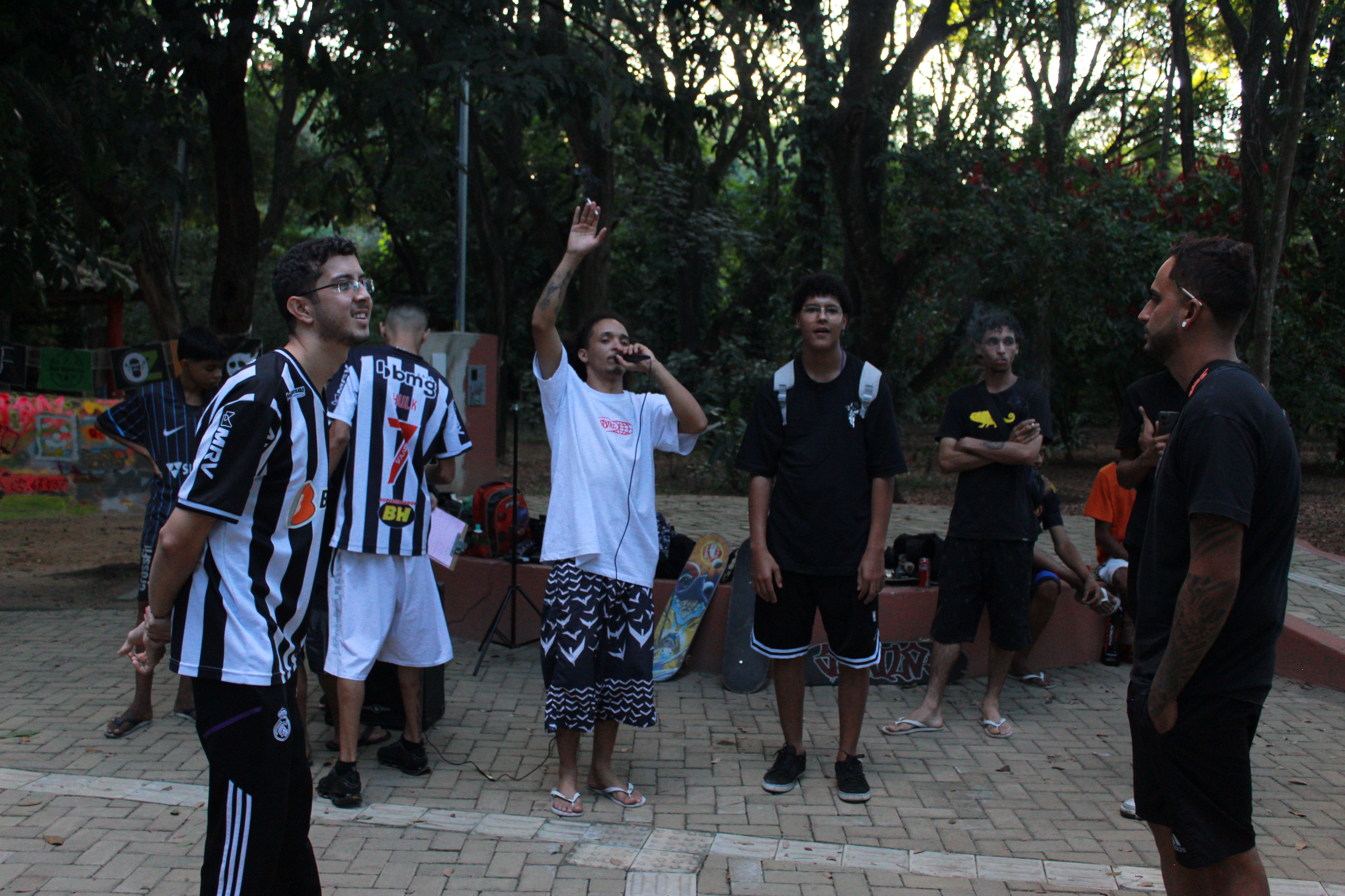 Projeto de hip hop transforma vidas de jovens em Divinópolis: 'É possível viver da própria arte' 