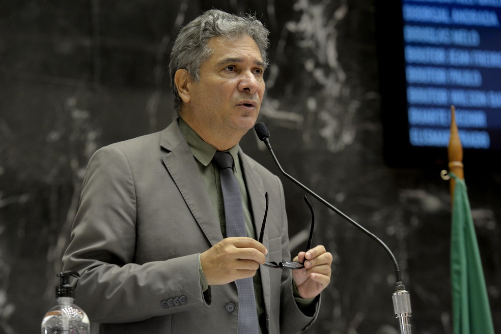 Deputados aprovam aumento para servidores da ALMG, Defensoria Pública, MP, TJ e TCE