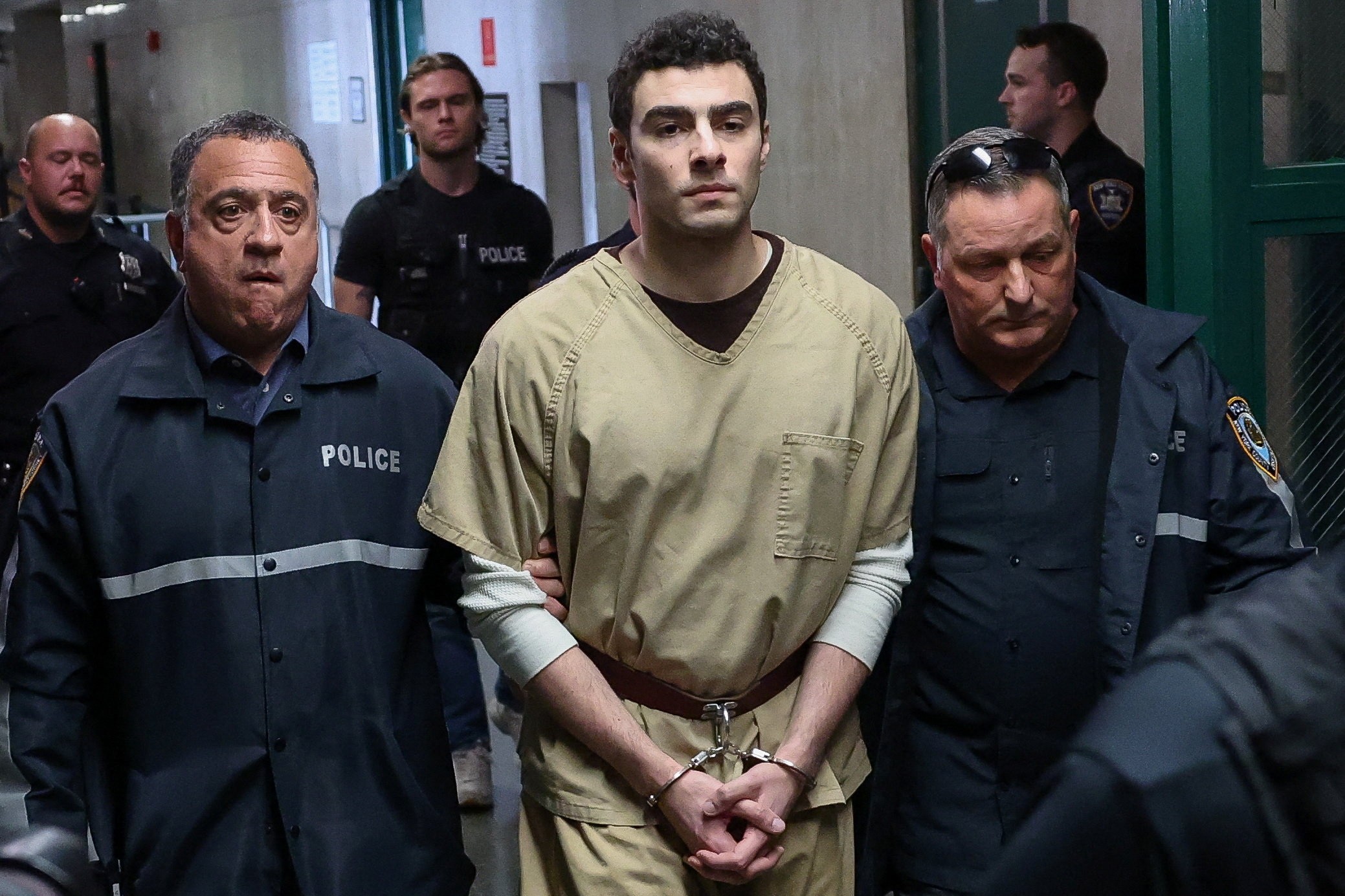 Advogados de Luigi Mangione pedem que juiz barre pena de morte pelo assassinato de executivo