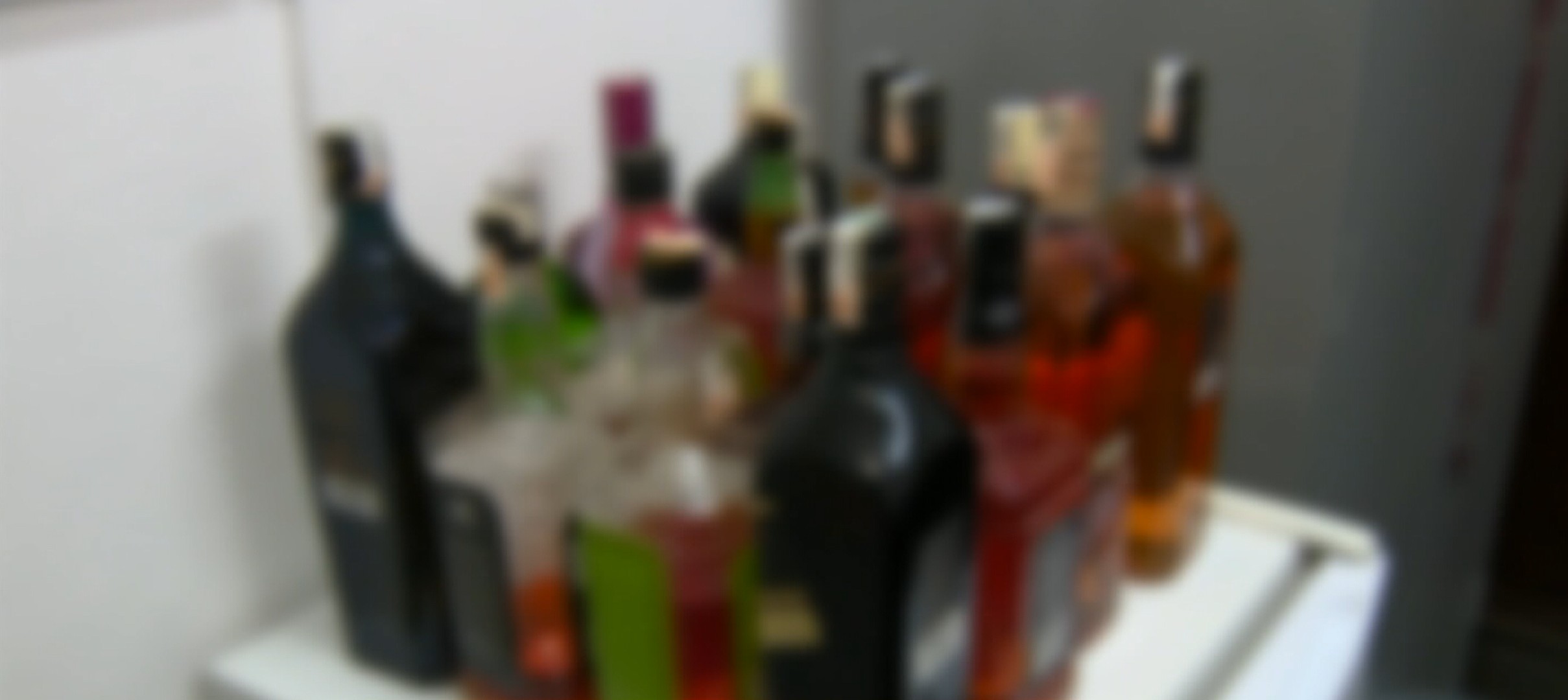 Dona de adega é presa em Campinas suspeita de revender bebidas destiladas falsificadas