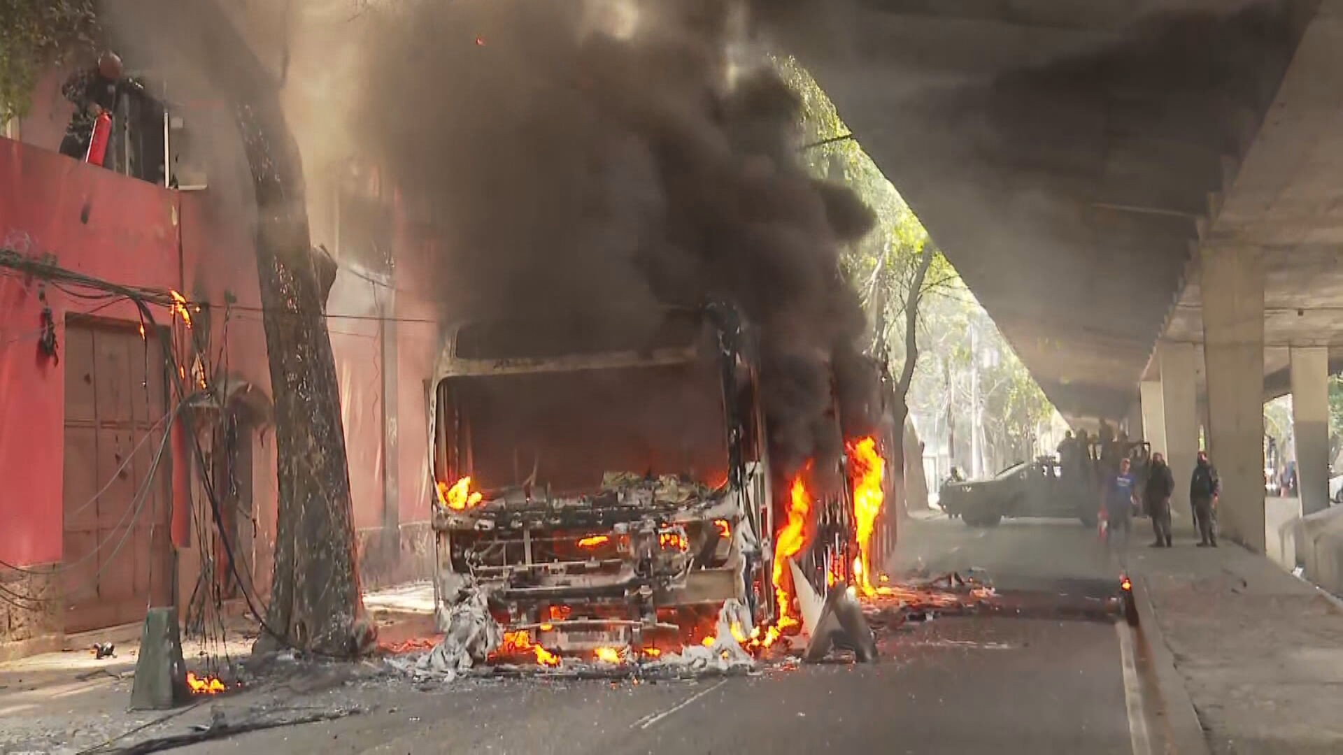 Uso de ônibus como barricadas mais que dobra no Rio, apesar de protocolo para evitar prática