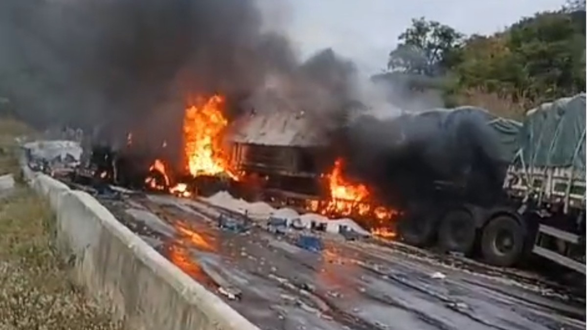Carretas batem na BR-251, e motorista morre em acidente em Francisco Sá