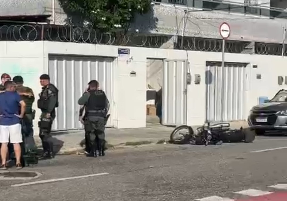 Policial à paisana é morto por tiro disparado por outro policial. — Foto: João Vitor Rocha/SVM