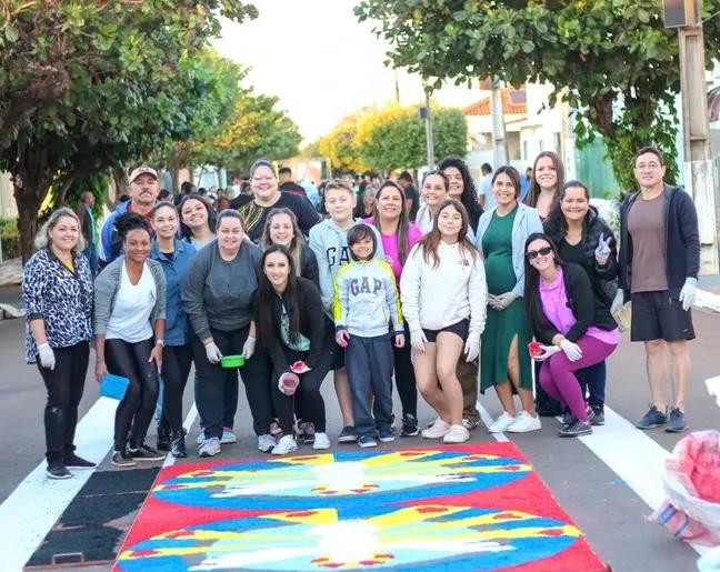 Com tradição anual, Piquerobi realiza celebração de Corpus Christi e conta com participação de mais de 400 voluntários; veja FOTOS