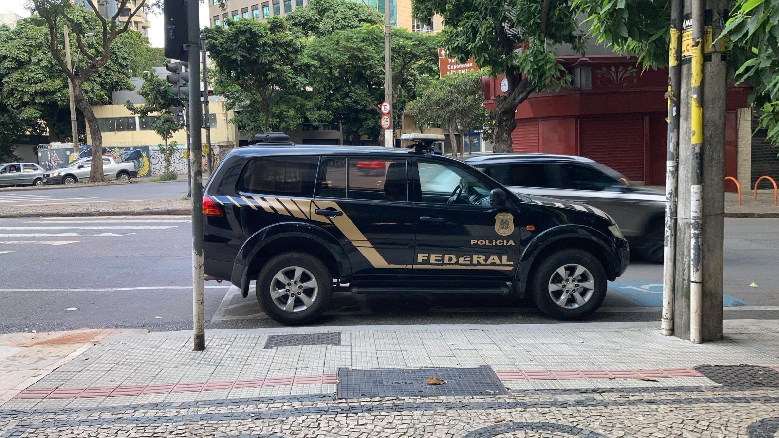 PF realiza nova etapa da operação que apura fraudes no INSS; 66 mandados de busca e apreensão estão sendo cumpridos 