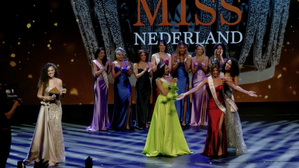 Rikkie Valerie Kolle, uma mulher trans, é coroada Miss Holanda 2023, em Leusden, Holanda, 8 de julho de 2023. — Foto: Miss Netherlands Organisation/Handout via REUTERS