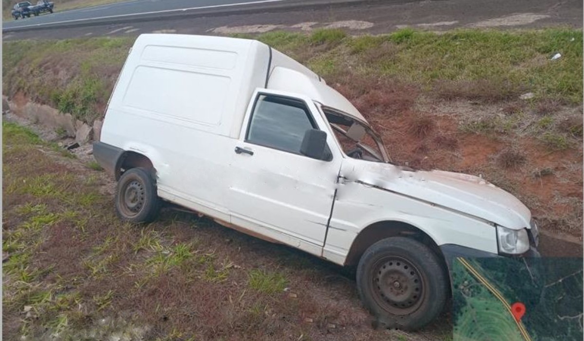 Motorista perde controle e morre após bater em canaleta de concreto em rodovia de Bauru