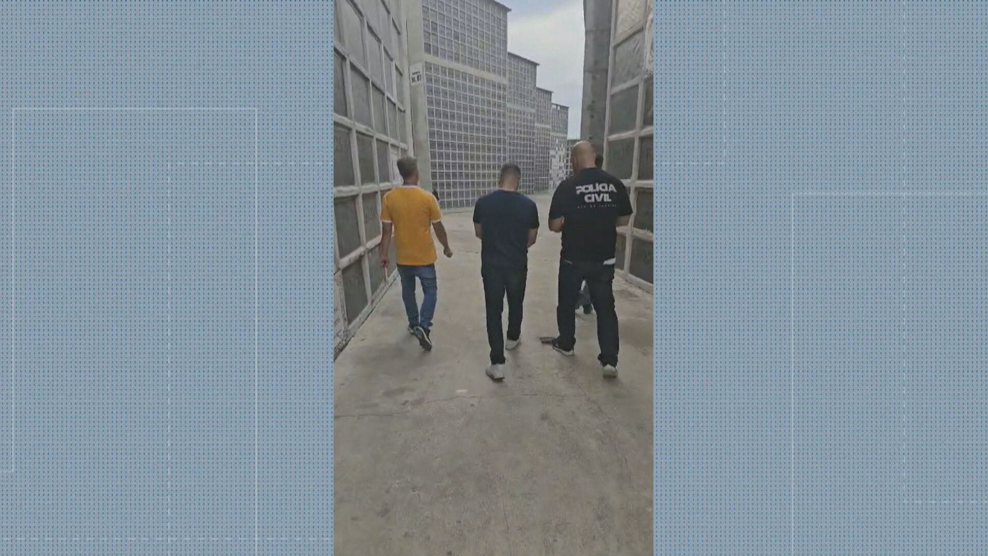 Homem é preso durante enterro da mãe após agressão contra a ex-mulher