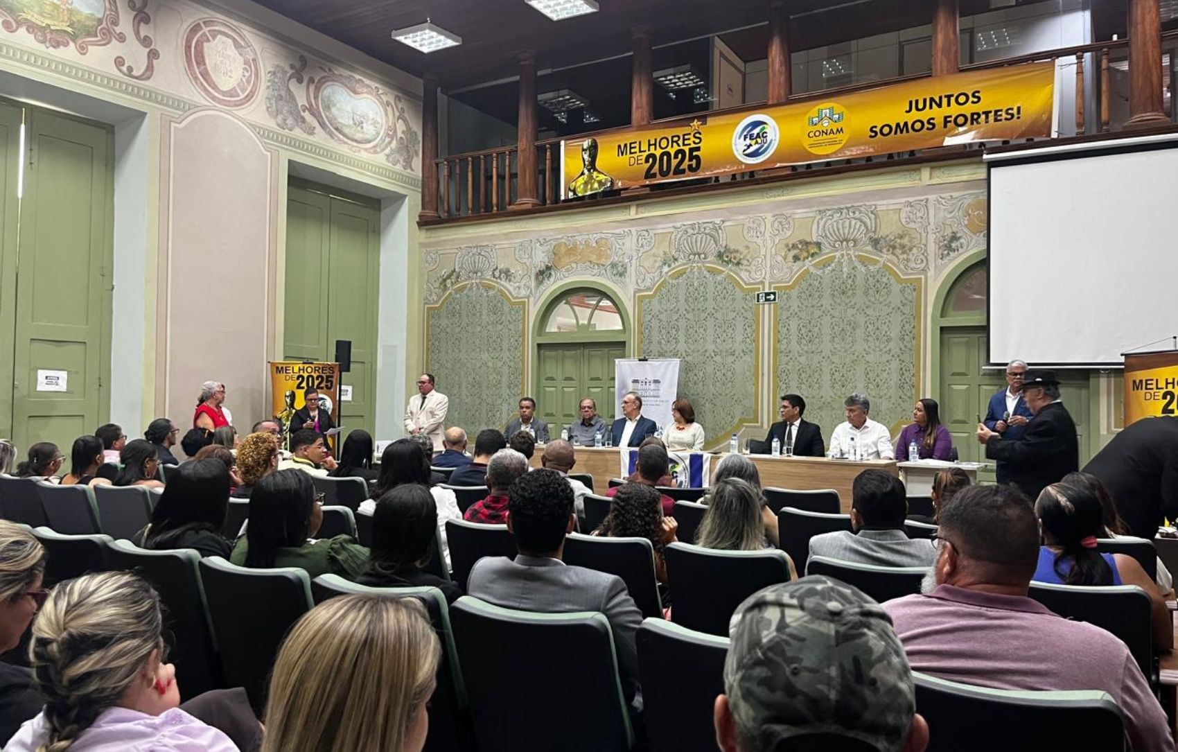 Jornalistas do g1 e TV Sergipe recebem prêmio da Federação de Entidades e Ações Comunitárias de Aracaju