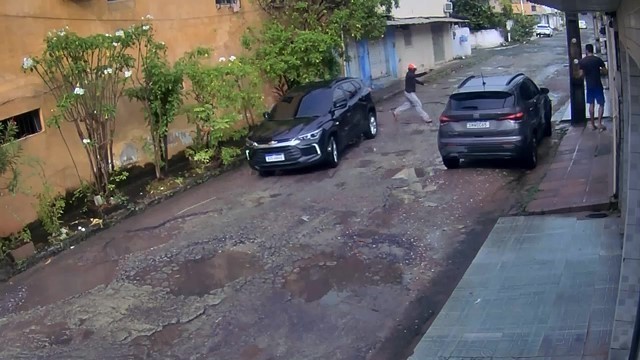 Homem descobre que teve placa de carro clonada após vítima de assalto entrar em contato com vizinho