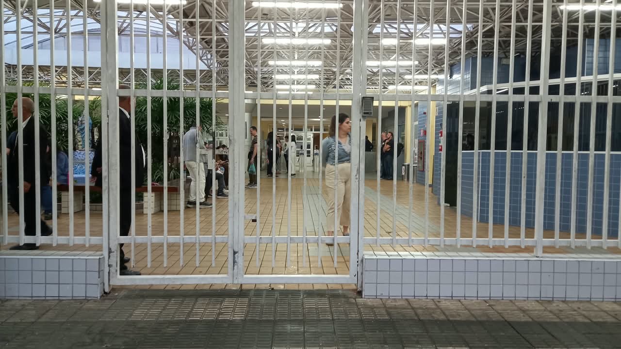 Baixada Santista tem locais de votação fechados mesmo após prorrogação de horário