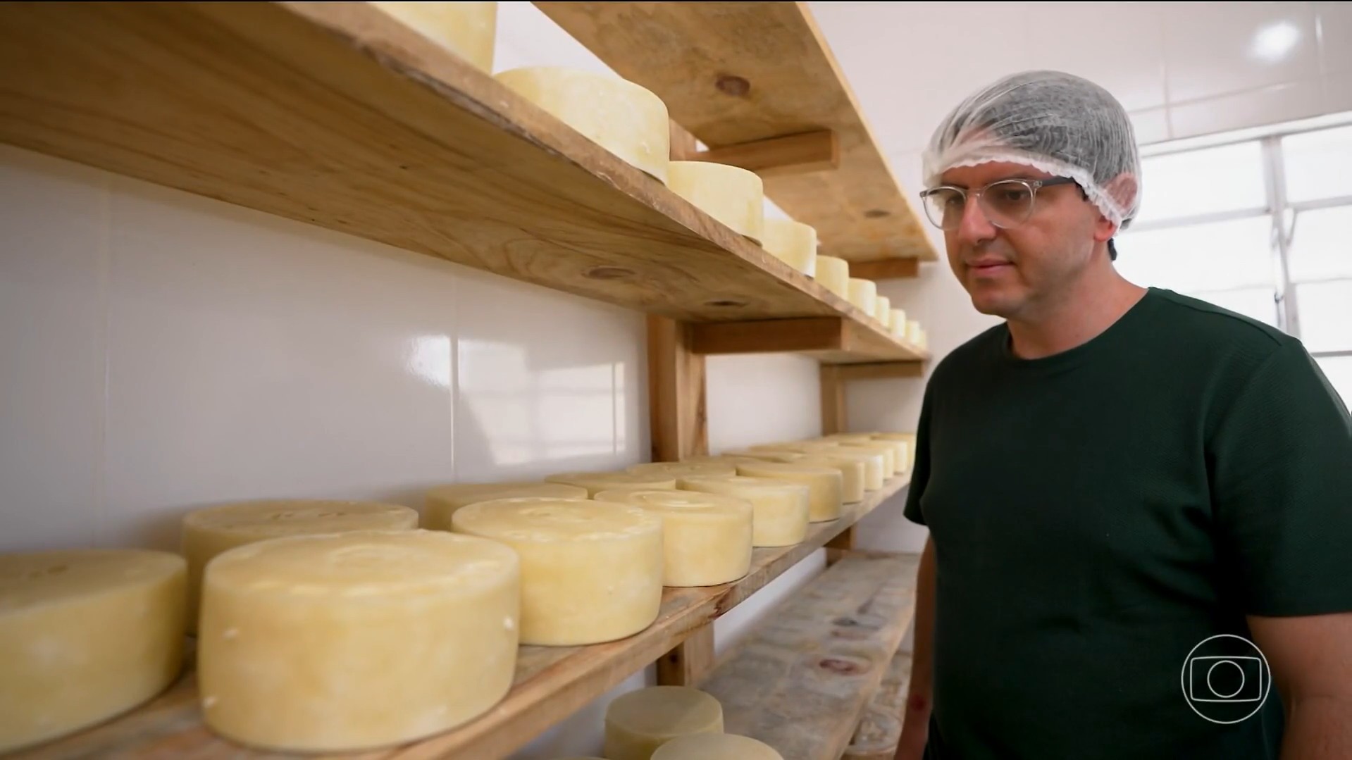 De três queijos a três toneladas por mês: como um ex-servidor reinventou a venda de queijo artesanal