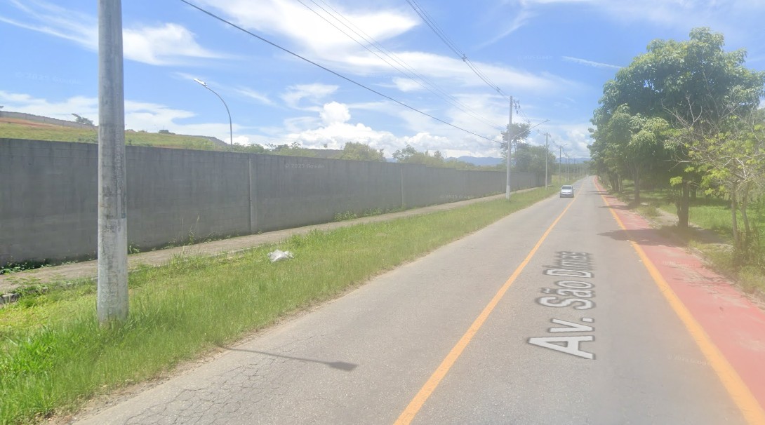 Homem de 28 anos morre após bater moto e cair em valeta, em Guaratinguetá