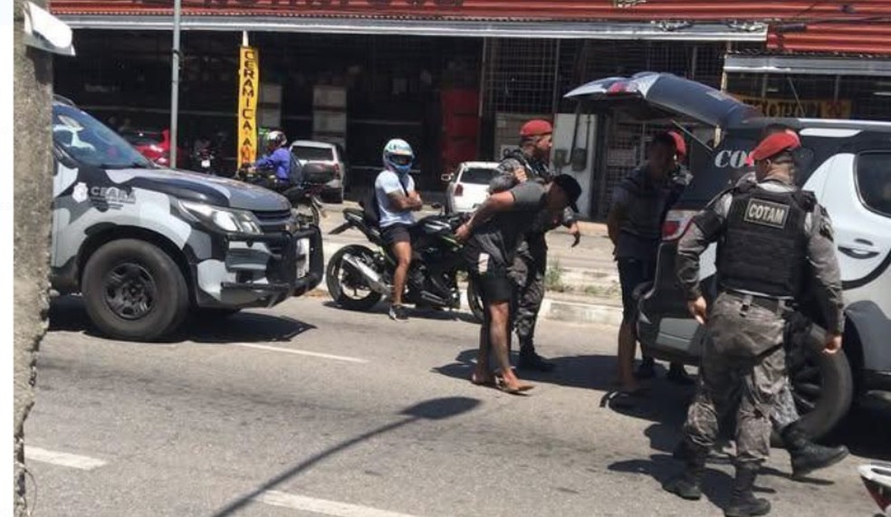 Três pessoas são presas após ataque a tiros na Comunidade da Rosalina que deixou três mortos, em Fortaleza. — Foto: Colaborativo