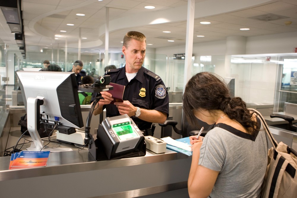 Governo de Donald Trump endurece regras para concessão de green card a estrangeiros nos Estados Unidos