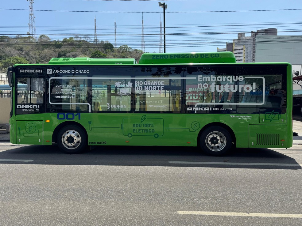 Ônibus elétrico entra em fase de testes em linha da Grande Natal — Foto: Sérgio Henrique Santos/Inter TV Cabugi