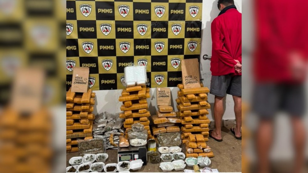 Homem é preso com 114 barras de maconha em casa usada para 'delivery' de drogas em Uberaba