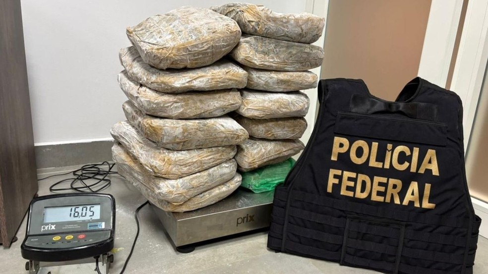 Mulher é presa por tráfico de drogas no Aeroporto Internacional de Viracopos — Foto: Policia Federal