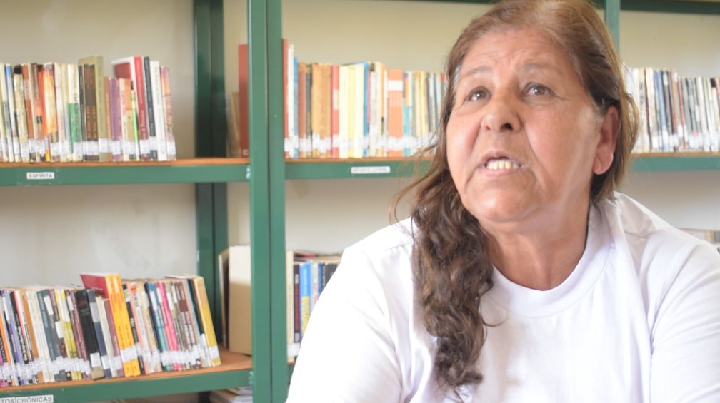Francisca Rosa de Carvalho, 70 anos, aprendeu a ler e escrever dentro da Penitenciária Feminina de Mogi Guaçu (SP) — Foto: Fernando Evans/g1