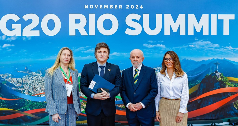 Milei, a irmã dele, Karina Milei, Lula e a primeira-dama, Janja — Foto: Presidência do Brasil via Reuters