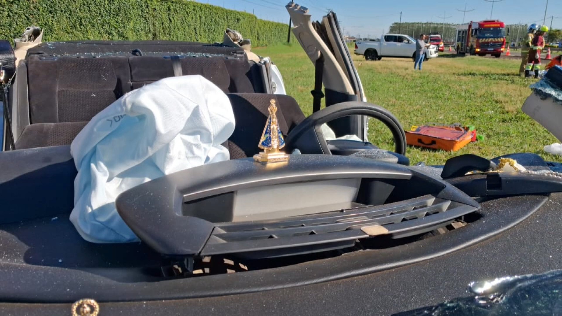 Imagens de Nossa Senhora Aparecida ficam intactas após batida de carro no Paraná