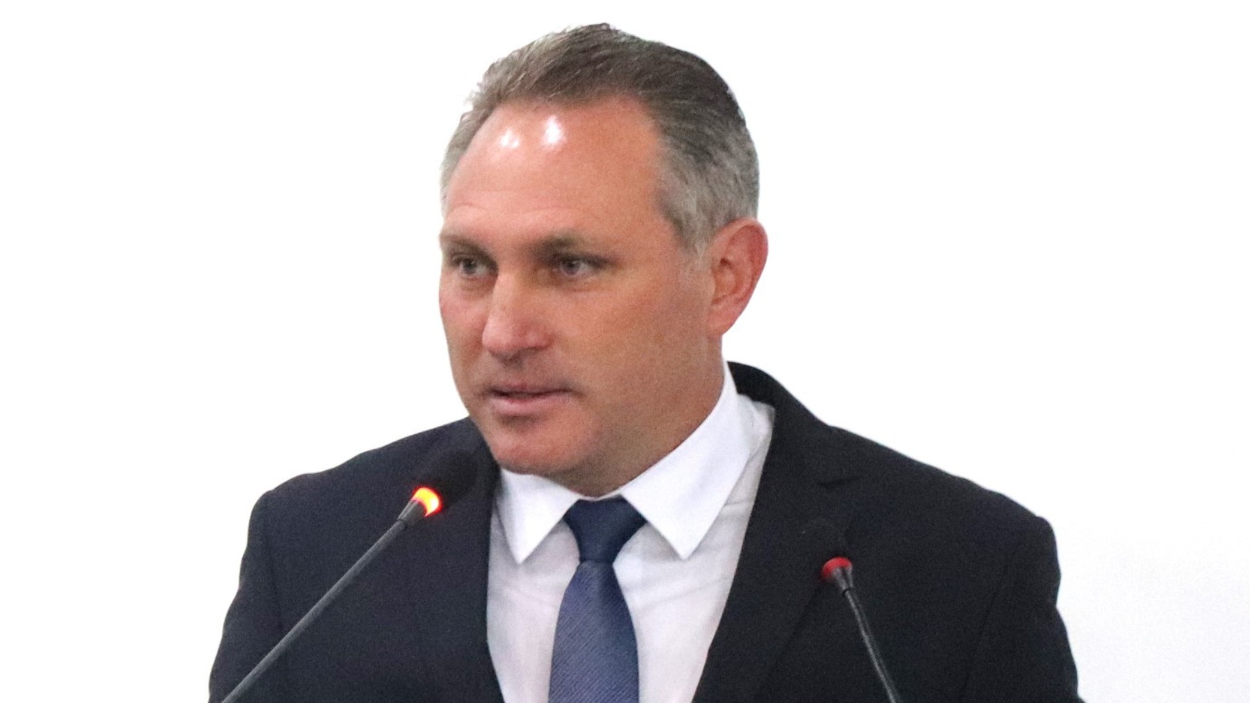 Ex-vereador que atuava como professor é acusado de estuprar alunos crianças e adolescentes de escola do PR e está foragido