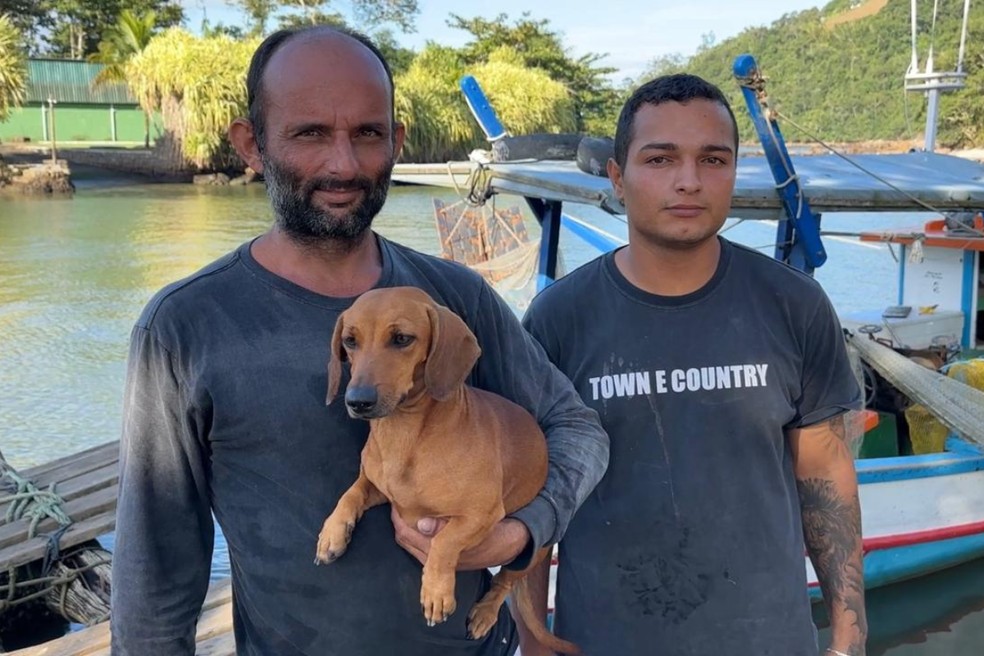 Alex, Allan e a cachorrinha Adelaide. — Foto: Pedro Melo/TV Vanguarda