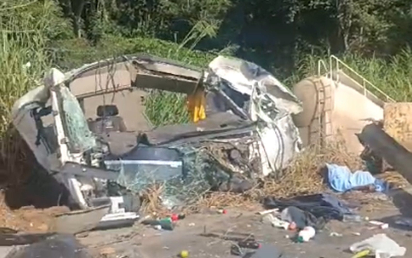 Acidente envolvendo três carretas deixa um morto na MG-344, entre Cássia e Pratápolis, MG
