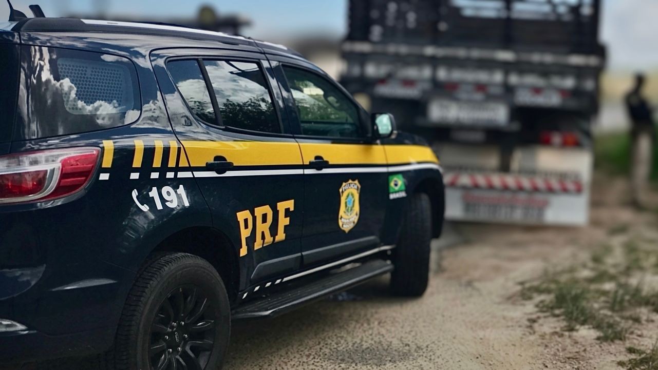 PRF intercepta caminhão e prende homem condenado por estupro de vulnerável em Neópolis