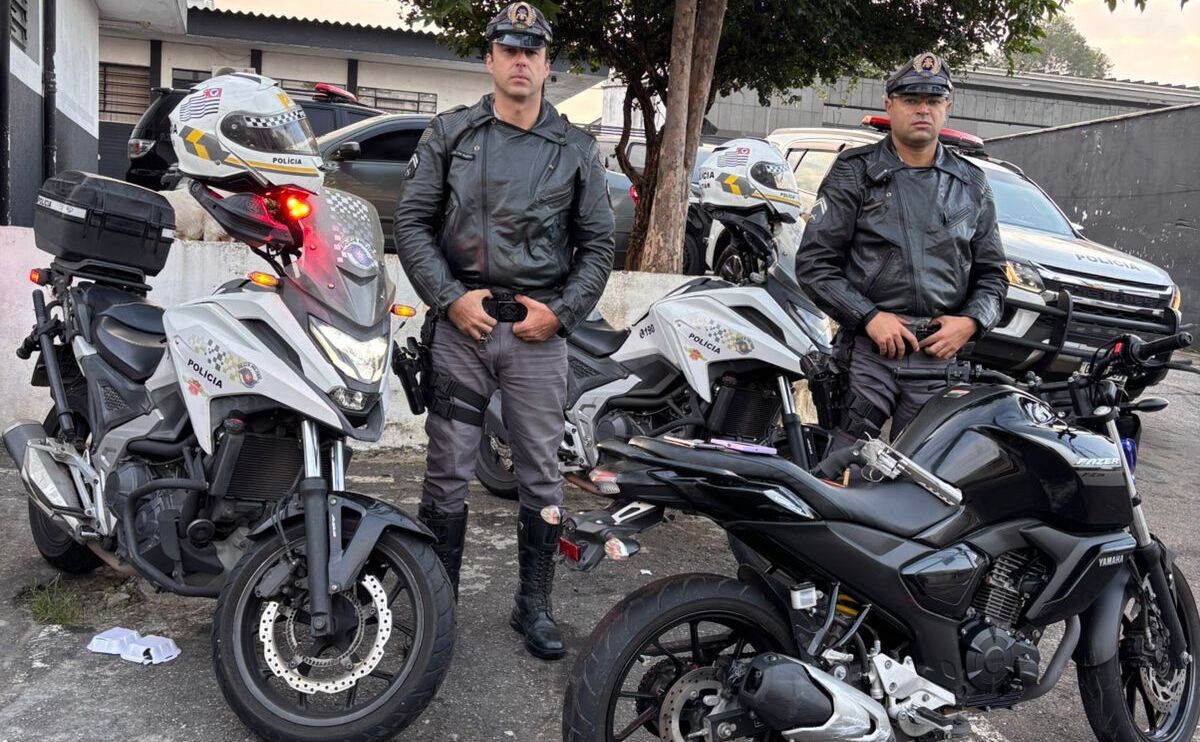 Homens quebram cancela do pedágio de Itaquaquecetuba e são presos com moto roubada e revólver