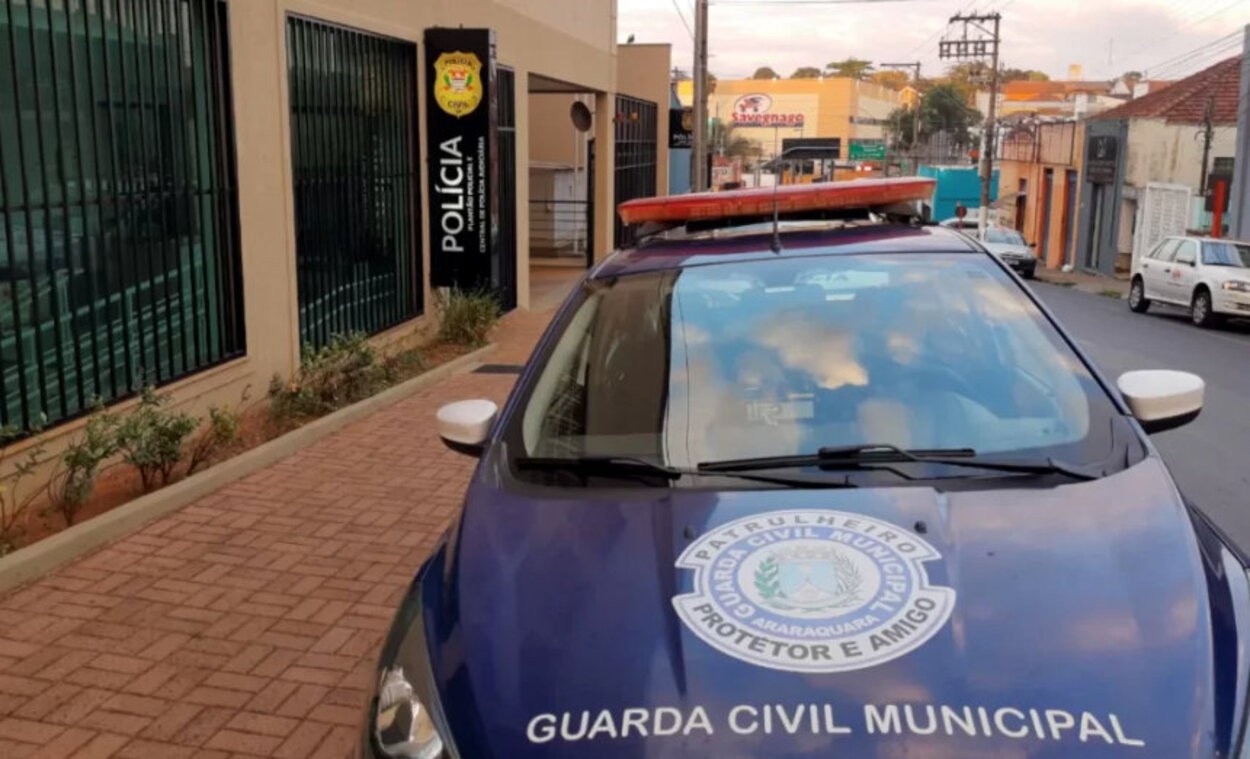 GCM é agredido e ameaçado de morte ao intervir em briga de casal em Araraquara; homem é preso