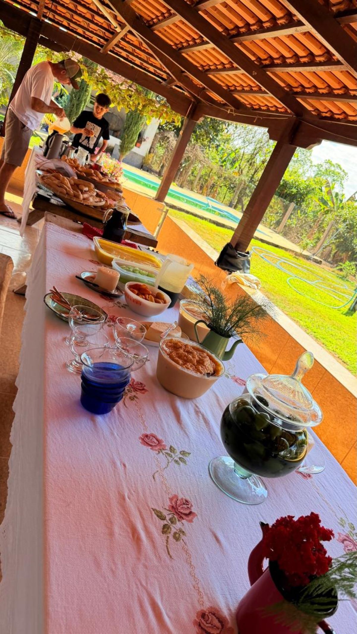 'Sabores, Sons e Memórias': da terra à mesa, família leva sabores da roça ao Centro de Itapecerica