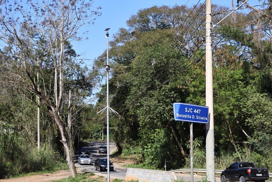 Câmera registra flagrante de descarte irregular