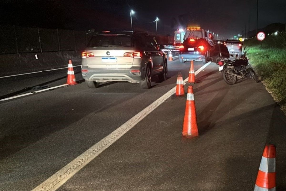 Motociclista morre após cair e ser atropelado por carro na rodovia Padre Manoel da Nóbrega, SP 