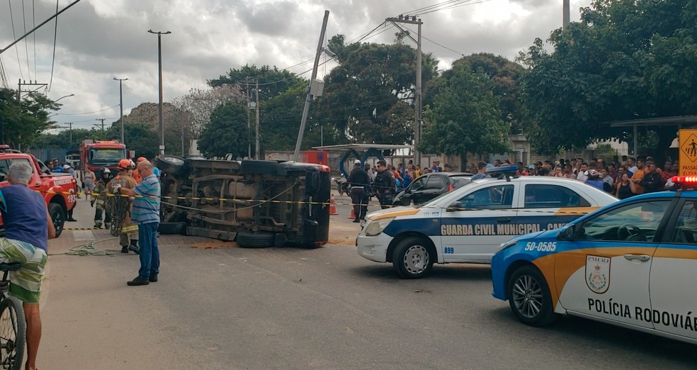 Homem morre em acidente de trânsito neste sábado em Campos — Foto: Foto: Juliana Nascimento/g1