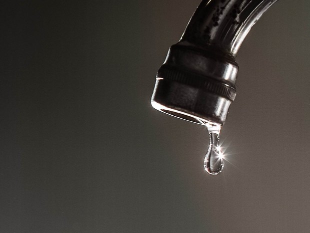 Novo vazamento em adutora afeta abastecimento na Zona de Expansão de Aracaju