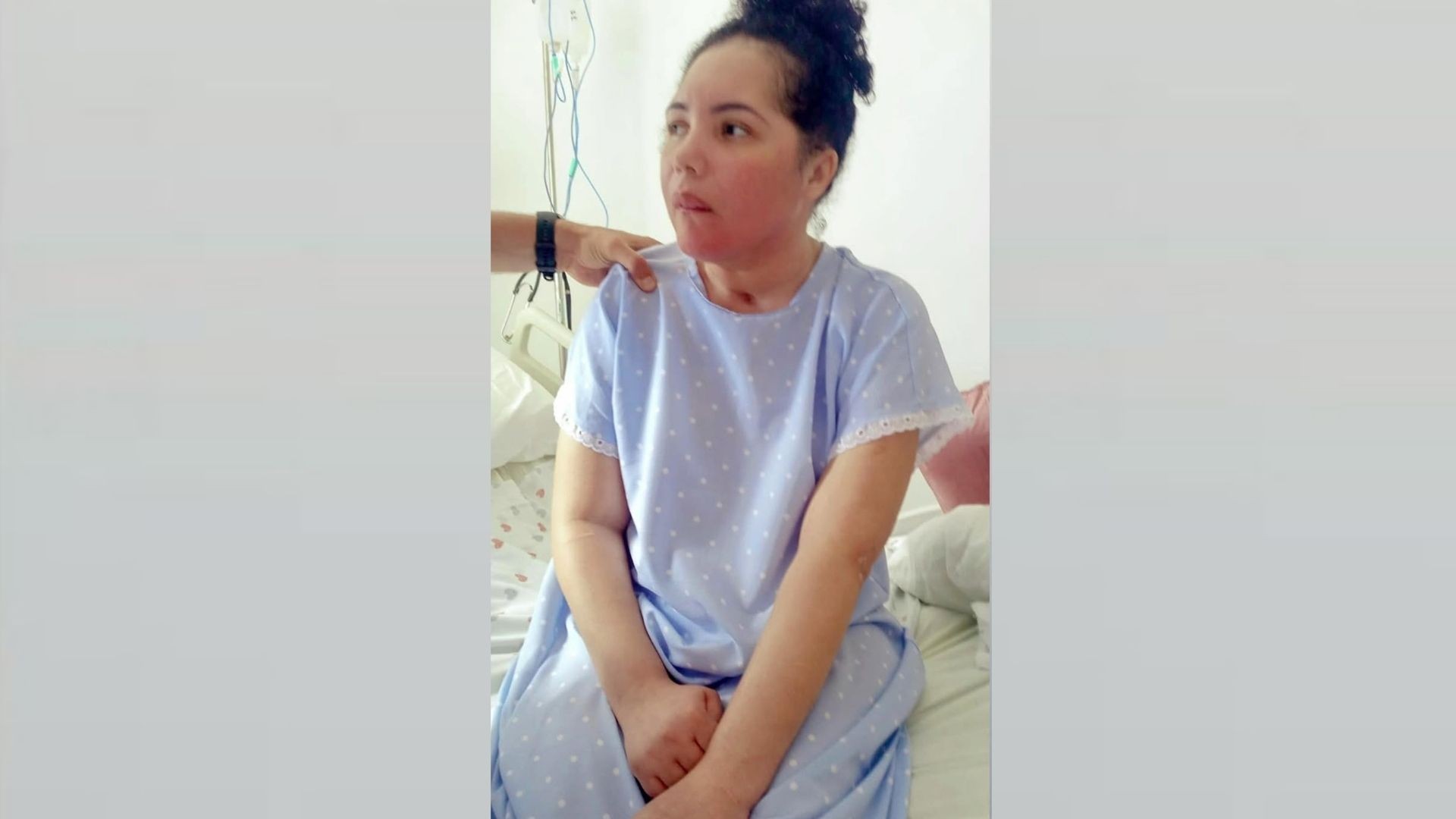 Irmã de Amanda Wanessa mostra cantora gospel sentada em sessão de fisioterapia: 'Passo pequeno, mas cheio de fé'
