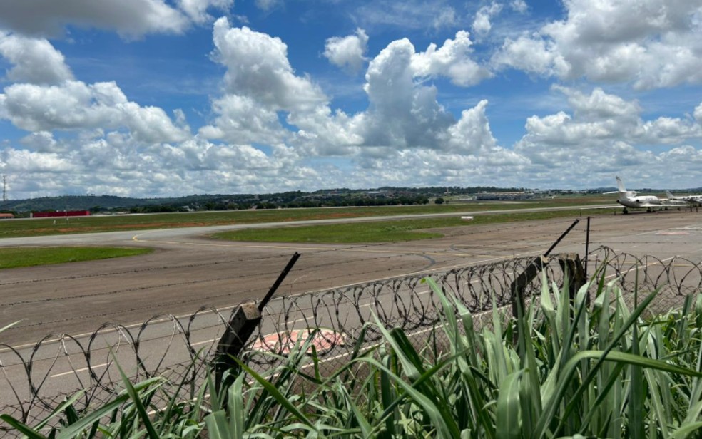Pista do Aeroporto Santa Genoveva, em Goiânia — Foto: Michel Gomes/g1
